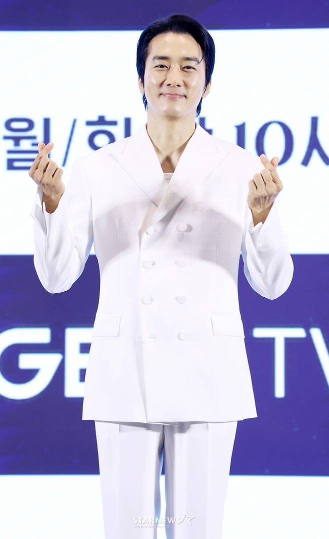 배우 송승헌이 12일 서울 영등포구 디큐브시티 더 세인트에서 진행된 지니TV 오리지널 드라마 '금쪽같은 내 스타' 제작발표회에 참석해 포즈를 취하고 있다. /2025.08.12 /사진=김휘선 hwijpg@