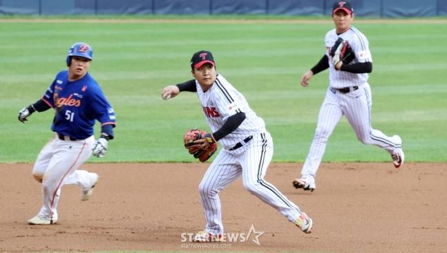 LG 문보경(가운데). /사진=강영조 선임기자