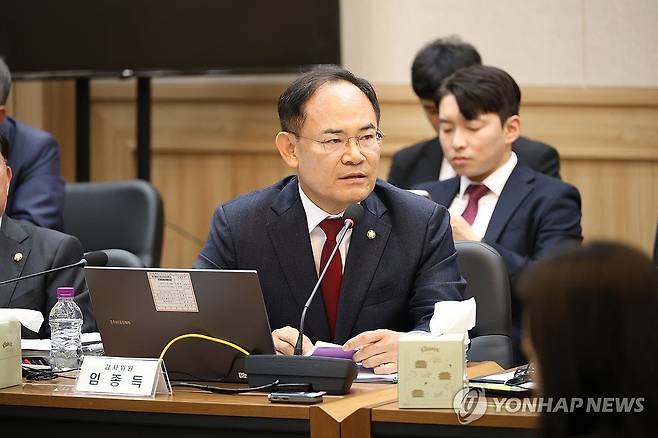육군 국정감사서 질의하는 임종득 의원 [연합뉴스 자료사진]