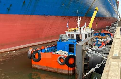 잠수부들이 작업 때 이용한 선박 [창원해경 제공. 재판매 및 DB 금지]