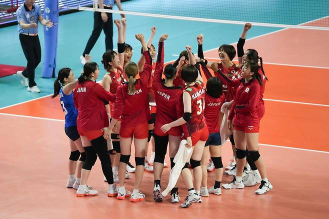 승리 후 기뻐하는 일본 여자배구 대표팀 선수들 [대한배구협회 제공. 재판매 및 DB 금지]