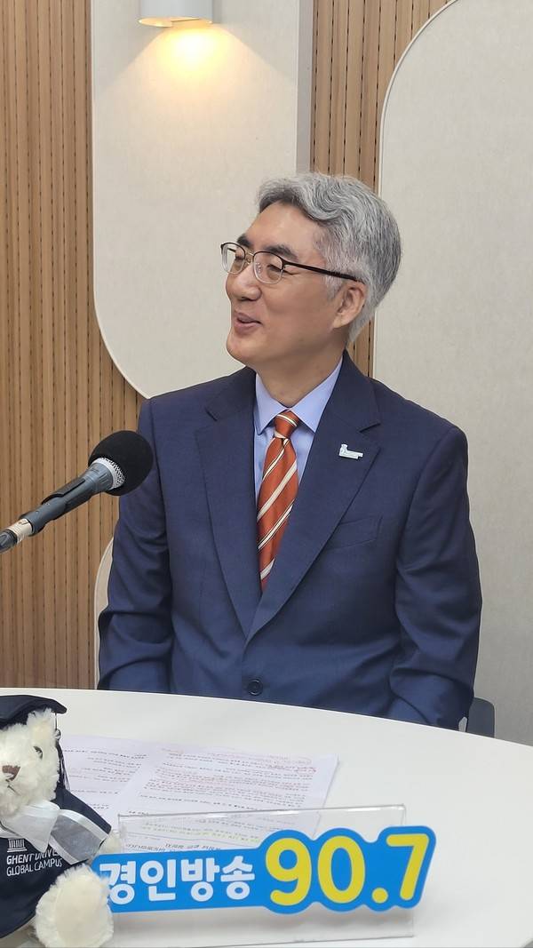 한태준 겐트대 글로벌캠퍼스 총장이 13일 경인방송 '굿모닝인천 이도형입니다'에 출연해 겐트대 교육과정과 비전 등에 대해 설명하고 있디. 2025.8.13 [경인방송DB]