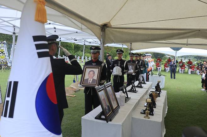 13일 국립대전현충원에서 국외 안장 독립유공자 유해 안장식이 거행되고 있다.&nbsp; (사진=임병안 기자)
