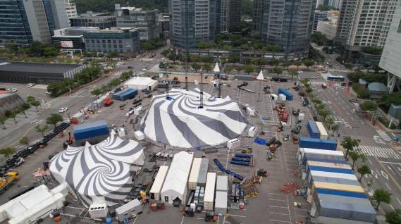 부산 센텀시티에 세워진 태양의 서커스 쿠자 빅탑(사진=마스트인터내셔널
