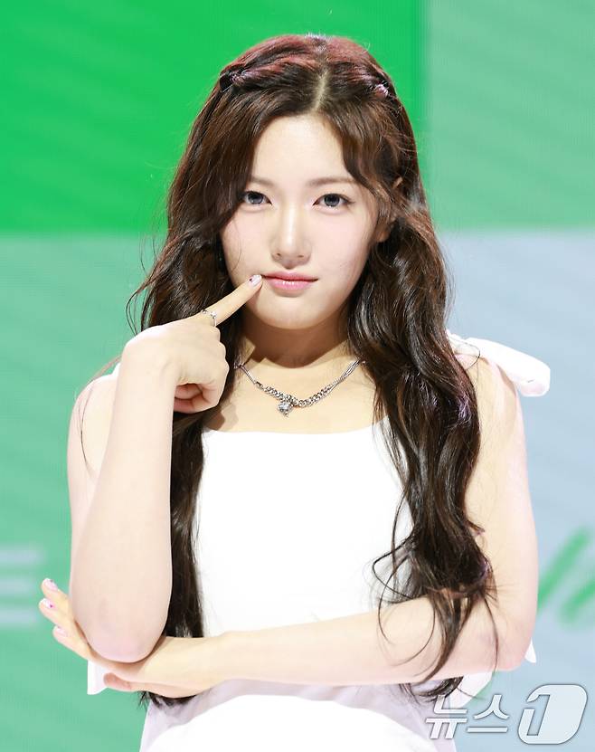 그룹 앳하트(AtHeart) 서현이 13일 서울 한남동 블루스퀘어에서 가진 첫 번째 EP 'Plot Twist' 쇼케이스에서 포즈를 취하고 있다. 2025.8.13/뉴스1 ⓒ News1 권현진 기자