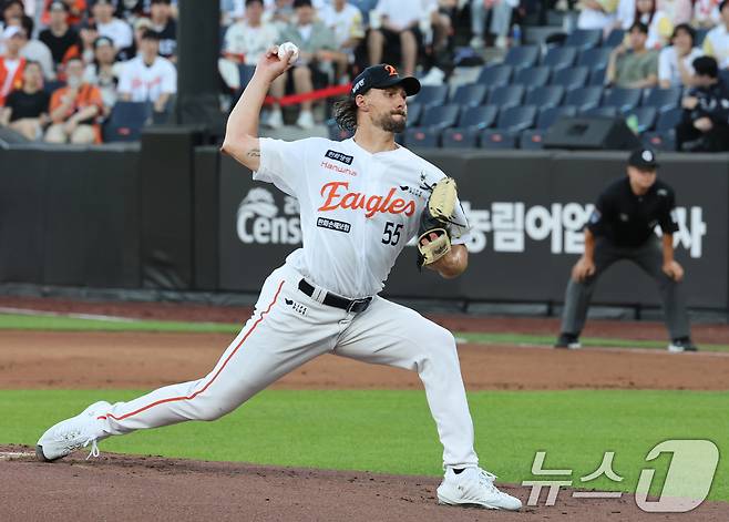 1일 오후 대전한화생명 볼파크에서 열린 프로야구 '2025 신한 SOL뱅크 KBO 리그' 한화 이글스와 NC 다이노스 경기에서 한화 선발 투수 와이스가 역투하고 있다. 2025.7.1/뉴스1 ⓒ News1 김기태 기자