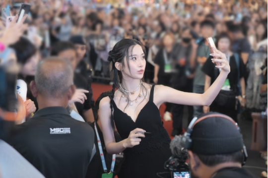 문가영이 말레이시아에서 역사상 최대 규모의 환대를 받으며 글로벌 인기를 증명했다. 사진 | 피크제이