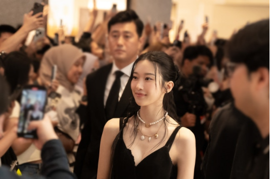 문가영이 말레이시아에서 역사상 최대 규모의 환대를 받으며 글로벌 인기를 증명했다. 사진 | 피크제이