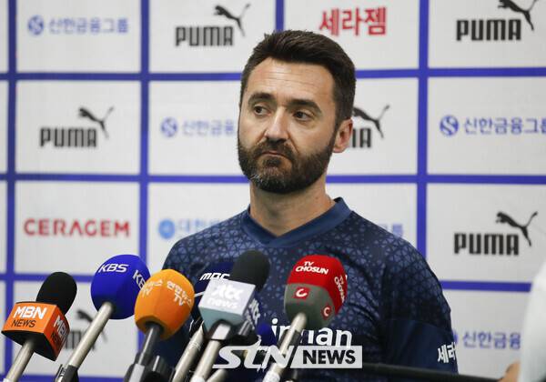 세사르 에르난데스 전 한국 여자배구대표팀 감독이자, 현 프랑스 여자배구대표팀 감독. /사진=뉴시스.