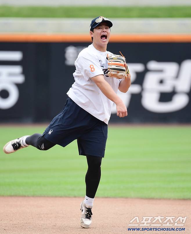 12일 대전 한화생명 볼파크에서 열린 한화 이글스와 롯데 자이언츠의 경기. 내야 수비 훈련을 하고 있는 노시환. 대전=송정헌 기자songs@sportschosun.com/2025.08.12/