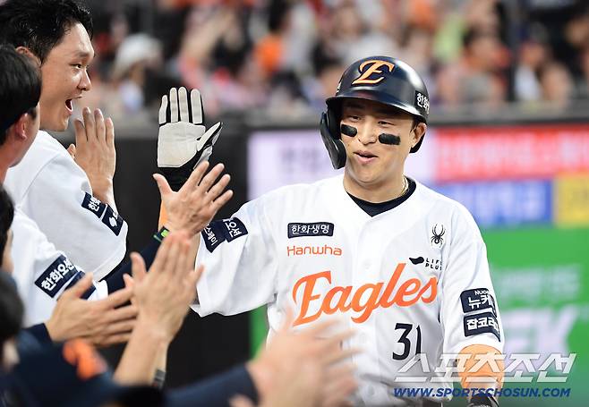 13일 대전 한화생명 볼파크에서 열린 한화 이글스와 롯데 자이언츠의 경기. 2회 리베라토 2루타 때 득점에 성공한 한화 손아섭. 대전=송정헌 기자songs@sportschosun.com/2025.08.13/