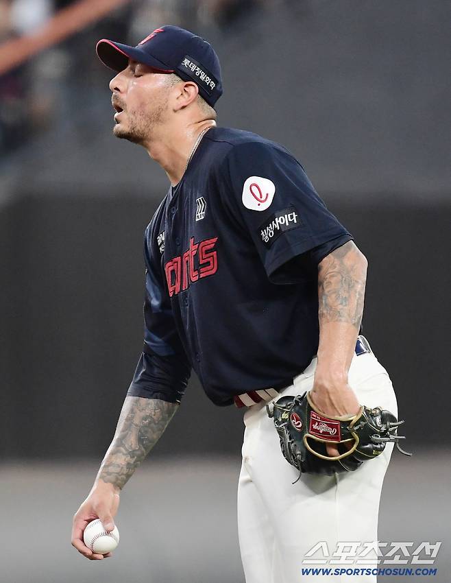 13일 대전 한화생명 볼파크에서 열린 한화 이글스와 롯데 자이언츠의 경기. 2회 5실점을 허용한 롯데 선발 벨라스케즈. 대전=송정헌 기자songs@sportschosun.com/2025.08.13/