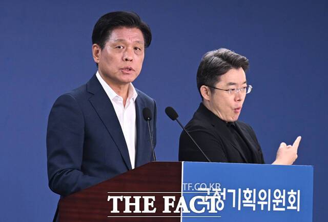 대통령 직속 국정기획위원회가 13일 대국민 보고대회를 열고 123대 국정과제를 포함해 이재명 정부 국정 청사진인 '국정운영 5개년 계획'을 발표했다. 사진은 조승래 국정위 대변인. /이새롬 기자