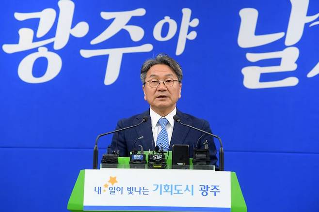 강기정 광주광역시장이 13일 시청 5층 브리핑룸에서 국정과제 반영 성과에 대해 설명하고 있다. 광주광역시 제공