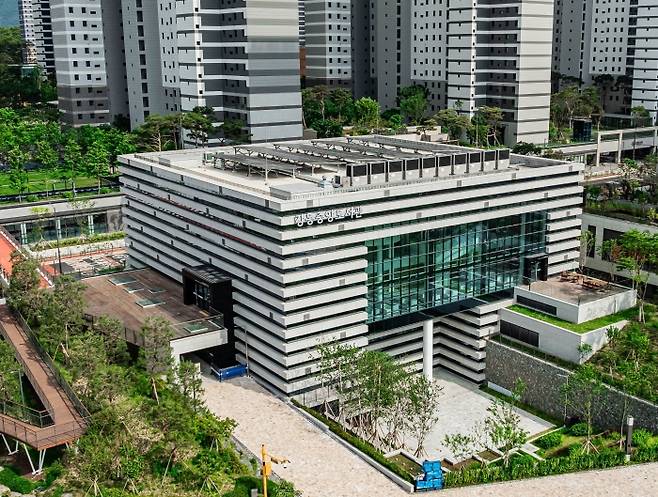 강동중앙도서관 전경. 강동구 제공