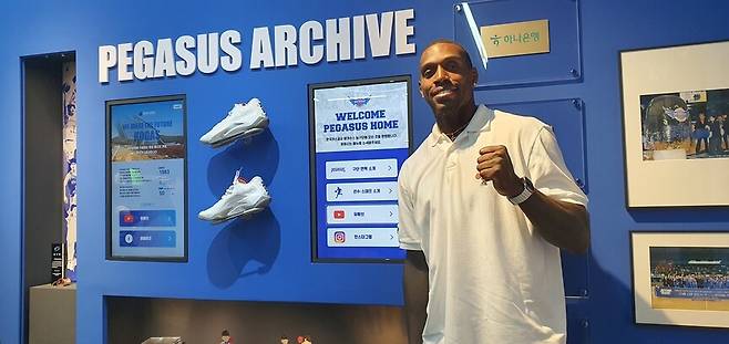 지난 12일 대구 한국가스공사 클럽하우스에서 만난 라건아(리카르도 라틀리프)가 다음 시즌 각오를 다지며 화이팅을 외치고 있다. 남지은 기자