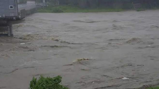 동두천 신천 송천교 홍수경보[연합뉴스/한강홍수통제소 제공]