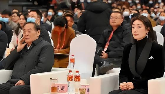 와하하그룹 창업주 종칭허우와 딸 종푸리. 바이두캡쳐