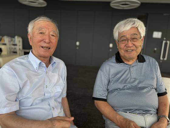 손기정 선수 장남인 손정인 씨를 대신해 일본에 손기정 선수를 알리고 있는 데라시마 젠이치 메이지대 명예교수. 지난달 4일 손정인 씨 자택에서 손기정 선수 이야기를 나누고 있다. 김현예 특파원