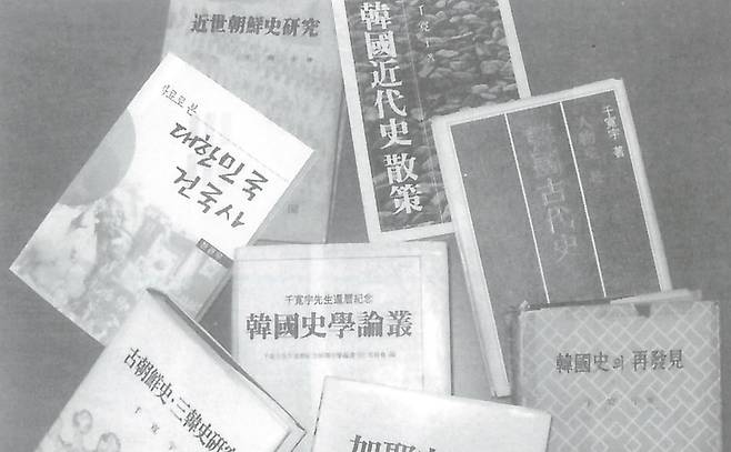 천관우는 1970년대 후반 칩거하면서 한국사, 특히 고대사 연구에 몰두했다. 그가 펴낸 한국사 관련 저서들.