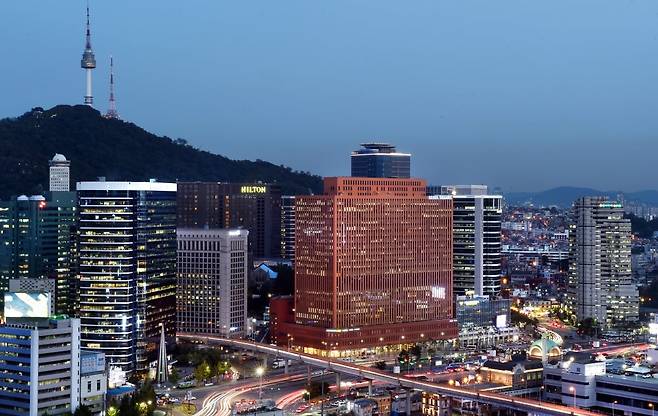 서울역 앞에 있는 서울스퀘어 전경. 한경DB