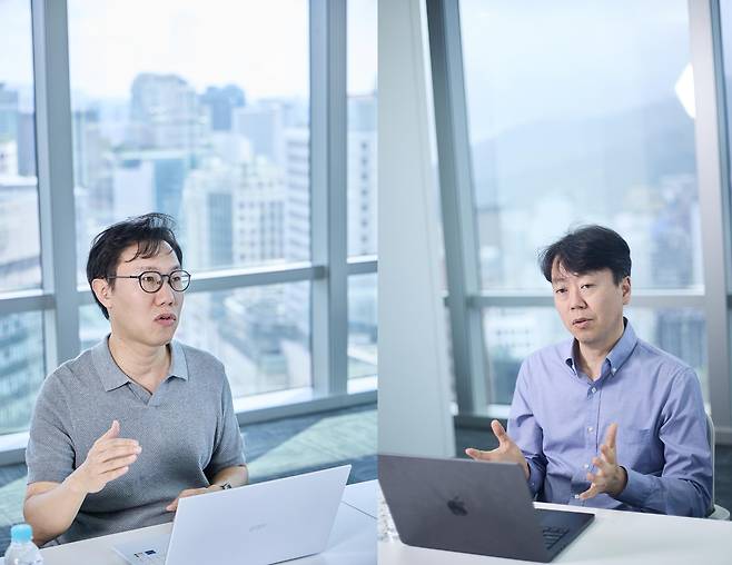 ‘국가대표 AI’ 개발전에 뛰어든 SK텔레콤 컨소시엄의 조동연 이노베이티브 모델 담당(부사장·50)과 김태윤 파운데이션 모델 담당(부사장·51). SK텔레콤 제공