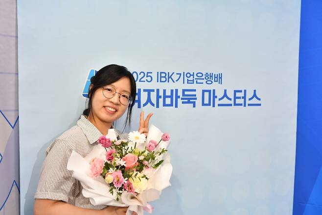 기업은행배 정상에 오른 한국 여자 바둑 랭킹 2위 최정 9단. 한국기원 제공