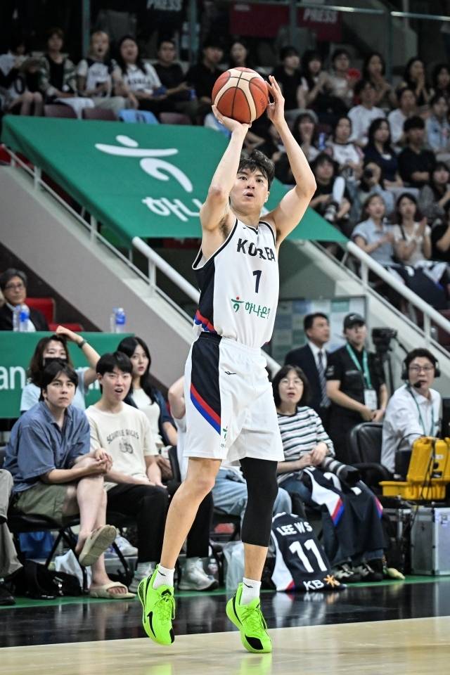 이현중은 괌을 상대로 몸을 푼 채 중국전을 대비했다. 사진=대한민국농구협회 제공