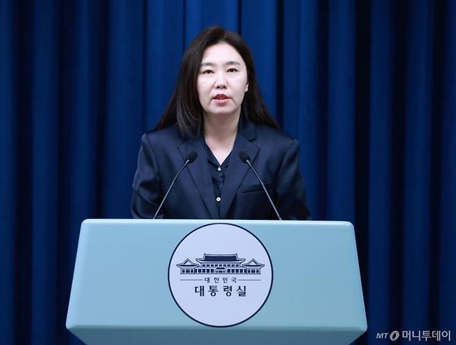 [서울=뉴시스] 고범준 기자 = 강유정 대변인이 13일 서울 용산 대통령실 청사에서 한일 정상회담 개최 관련 브리핑을 하고 있다. 2025.08.13. bjko@newsis.com /사진=고범준