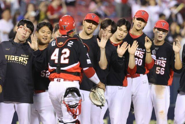 네일과 김태군/KIA 타이거즈