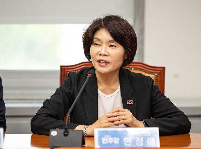 한정애 더불어민주당 정책위의장이 4일 서울 여의도 국회에서 열린 최고위원회의에서 발언하고 있다. ⓒ더불어민주당 제공