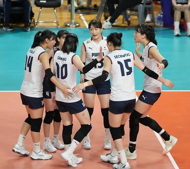 진주 국제대회 아르헨티나전 득점 후 기뻐하는 한국 여자배구 대표팀 선수들 [대한배구협회 제공. 재판매 및 DB 금지]