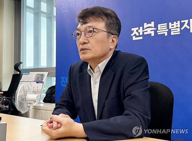 기자간담회하는 김의겸 새만금개발청장 (전주=연합뉴스) 임채두 기자 = 김의겸 새만금개발청장이 7일 전북특별자치도청 기자간담회에서 발언하고 있다. 2025.8.7 doo@yna.co.kr