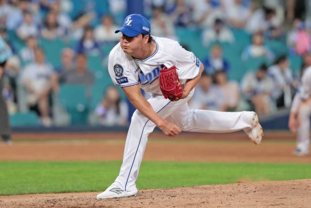 삼성 라이온즈의 김태훈이 14일 대구에서 열린 KIA 타이거즈와의 경기 7회초 등판해 투구하고 있다. 삼성 제공