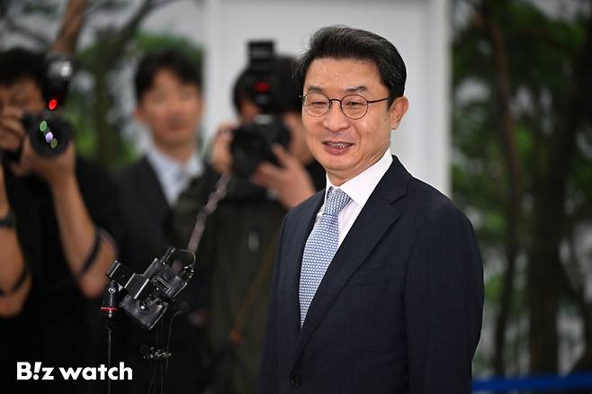 이억원 금융위원장 후보자가 14일 오전 서울 중구 예금보험공사에 마련된 인사청문회 준비 사무실에 첫 출근을 하며 소감을 밝히고 있다./사진=이명근 기자 qwe123@