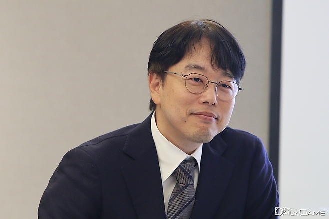 법무법인 화우 임철근 변호사가 인디게임 개발자가 개발과 퍼블리싱 계약 시점에서 검토해야 할 법률 정보들을 상세하게 소개했다.