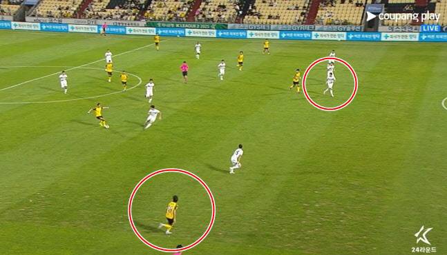전남-천안전에서 나온 오프사이드 오심 장면. 사진=쿠팡플레이 중계 화면