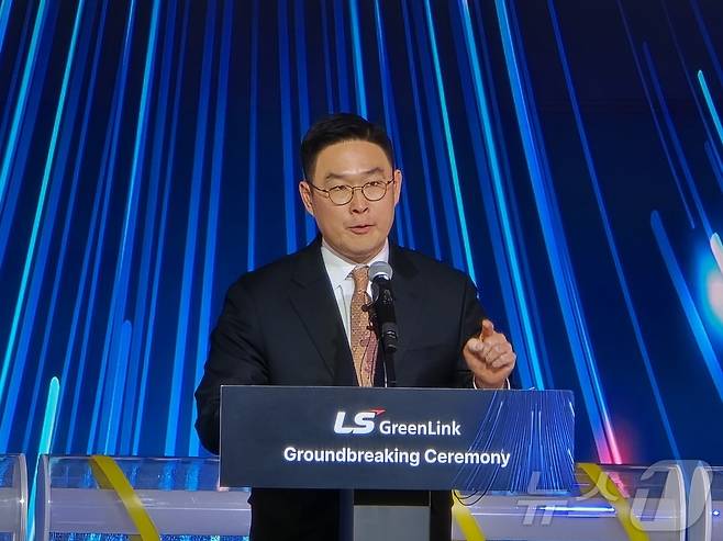 구본규 LS전선 대표이사가 28일(현지시간) 미국 버지니아주 체사피크시에서 열린 해저케이블 공장 착공식에서 환영사를 하고 있다. ⓒ News1 류정민 특파원