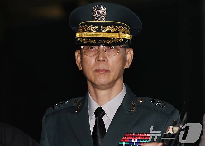 김용대 드론작전사령관이 17일 오전 서울 서초구 서울고등검찰청에 마련된 내란특검 사무실에 무인기 침투 의혹 등 외환 혐의 관련 조사를 받기 위해 출석하고 있다. 2025.7.17/뉴스1 ⓒ News1 구윤성 기자