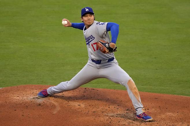 LA 다저스 오타니 쇼헤이가 14일(한국시간) 미국 캘리포니아주 애너하임 에인절 스타디움에서 열린 2025 메이저리그(ML) LA 에인절스와 경기에 선발투수 겸 1번 타자로 출전해 역투 하고 있다. 사진 | 애너하임=AP연합뉴스