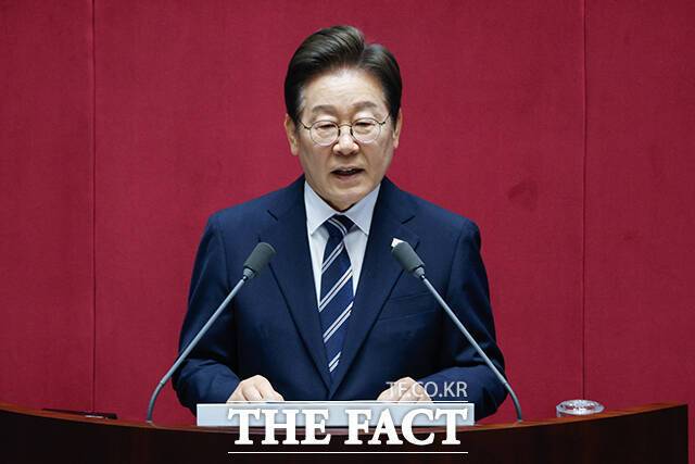 국민의힘이 14일 논평을 내고 중부 지방 중심으로 폭우 피해가 확산하고 있는 상황에서 광복절 전야제와 국민 임명식을 강행하는 것을 두고 이재명 정부를 비판했다. 사진은 이재명 대통령. /국회사진기자단