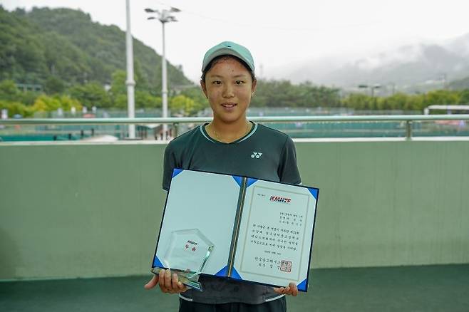 여중부 단식 우승 최정인(사진/김도원 기자)