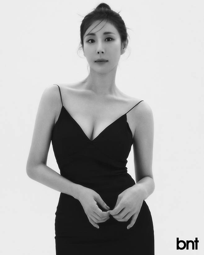 드레스는 루치아박 제품.
