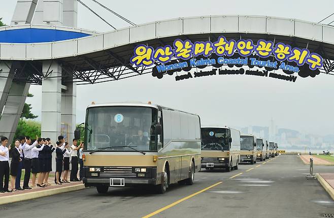 북한 노동당 기관지 노동신문은 13일 "만경대혁명학원과 칠골혁명학원 원아들이 지난 9일 원산갈마해안관광지구를 방문해 즐거운 나날을 보냈다"고 보도했다./노동신문 뉴스1