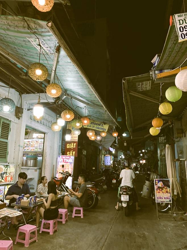 음식과 술, 분위기에 취하는 호치민 호티키 야시장