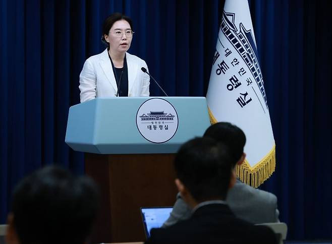 강유정 대변인이 14일 서울 용산 대통령실 청사에서 국민임명식 및 외빈 만찬 관련 브리핑을 하고 있다. ⓒ뉴시스