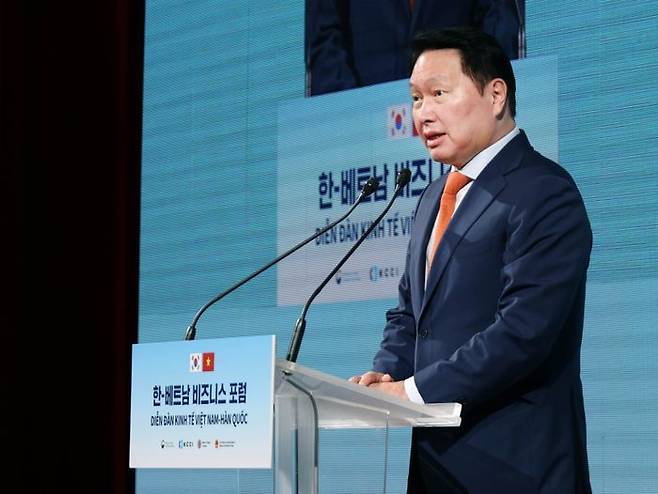 최태원 회장이 지난 12일 서울 중구 소공동 롯데호텔에서 열린 '한-베트남 비즈니스 포럼'에서 인사말을 하고 있다. ⓒ대한상의