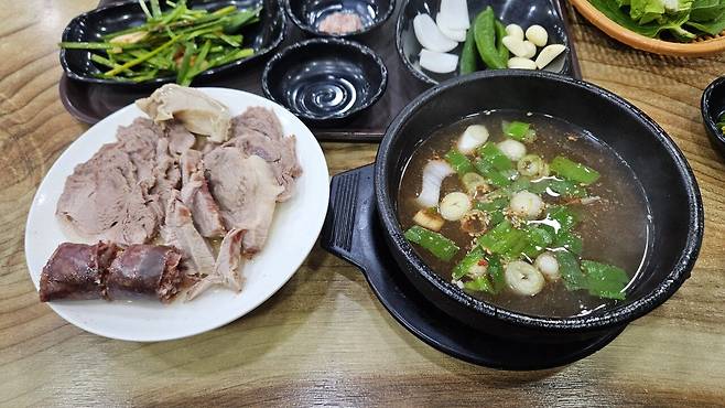 20250813_114302.jpg 부산 출장길 수육백반