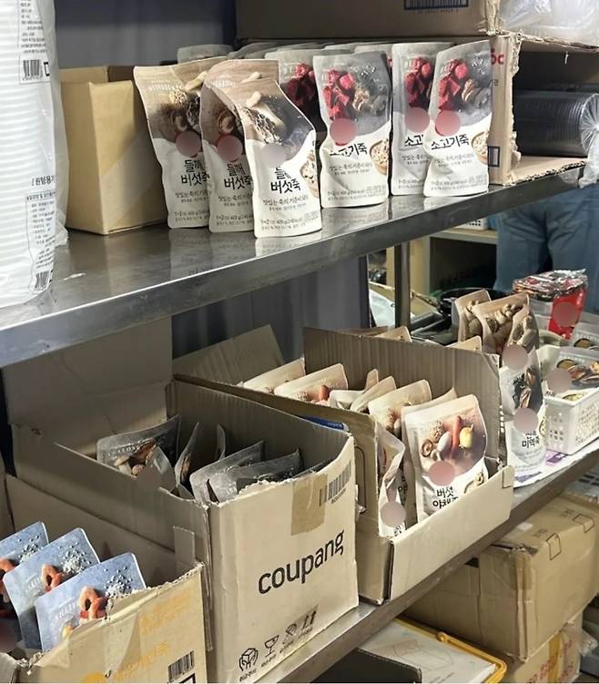 배달기사 A씨가 한 온라인 커뮤니티에 올린 사진 (사진=온라인 커뮤니티 갈무리) *재판매 및 DB 금지 /사진=뉴시스