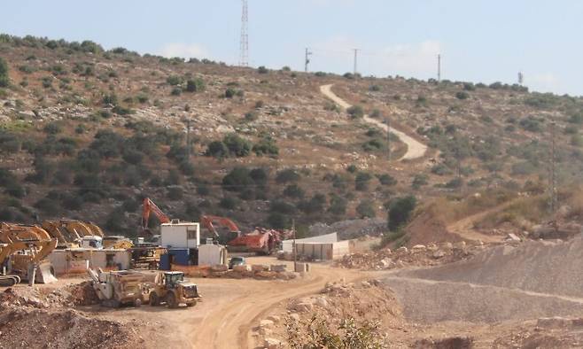 서안지구에서 유대인 정착촌을 건설 중인 모습. 피스나우 누리집 갈무리